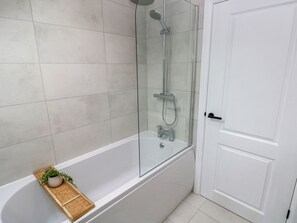 Shower - Hafan Y Gof (Newcastle Emlyn)