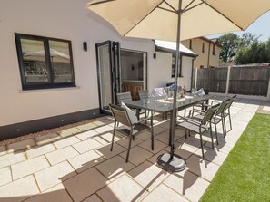 Outdoor dining - Hafan Y Gof (Newcastle Emlyn)