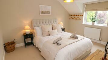 3 dormitoris, decoració individual i mobiliari individual