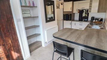 Dishwasher, cookware/dishes/utensils