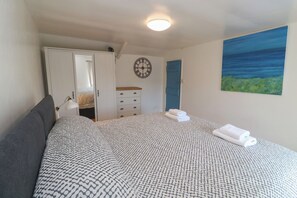 2 habitaciones, decoración personalizada y muebles diferentes 