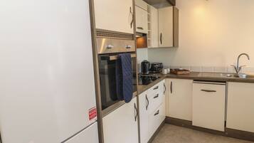 Dishwasher, cookware/dishes/utensils