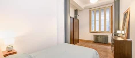 2 slaapkamers, een strijkplank/strijkijzer, reisbedje, gratis wifi