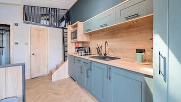 Cookware/dishes/utensils