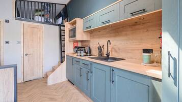 Cookware/dishes/utensils