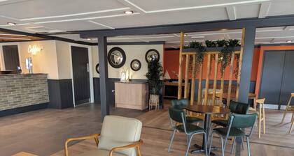 Moonlit Skylight - Billing Aquadrome