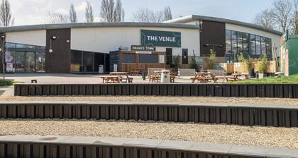 Moonlit Skylight - Billing Aquadrome