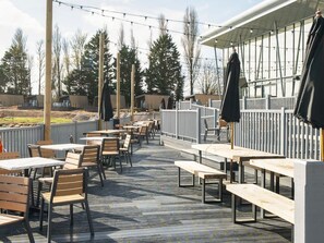 Outdoor dining - Skylight Stargazer - Billing Aquadrome (Northampton)