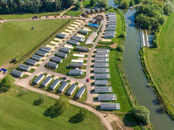 Exterior - Skylight Stargazer - Billing Aquadrome (Northampton)