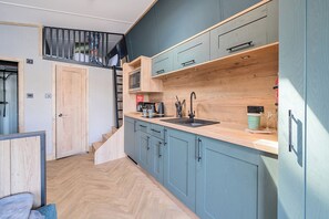 Køkkentøj/tallerkener/redskaber