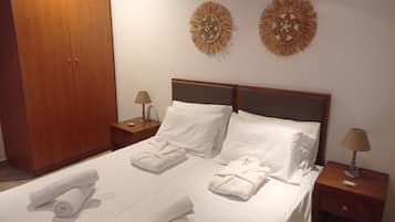 2 bedrooms, iron/ironing board, free WiFi, bed sheets