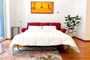 1 bedroom, desk, iron/ironing board, travel crib - Luxury Loft within walking distance from Porta Nuova (Torino)