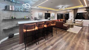 Bar (in der Unterkunft)