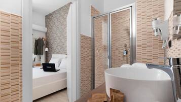 Balcone Blu | Salle de bain | Douche, sĂšche-cheveux, bidet, serviettes fournies