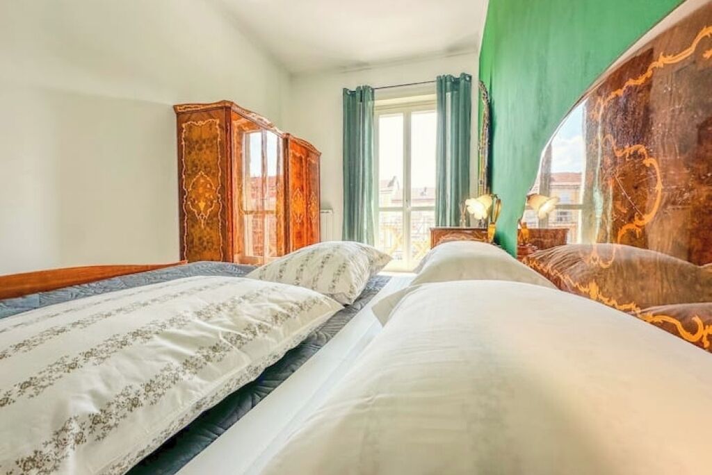 1 Schlafzimmer, Schreibtisch, Bügeleisen/Bügelbrett, Reisekinderbett