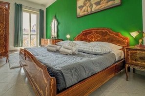 1 bedroom, desk, iron/ironing board, travel crib - Antique Heritage Suite in Porta Nuova (Torino)