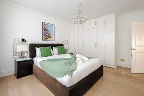 Apartemen Mewah | Seprai premium, busa memori, brankas, dan didekorasi berbeda-beda