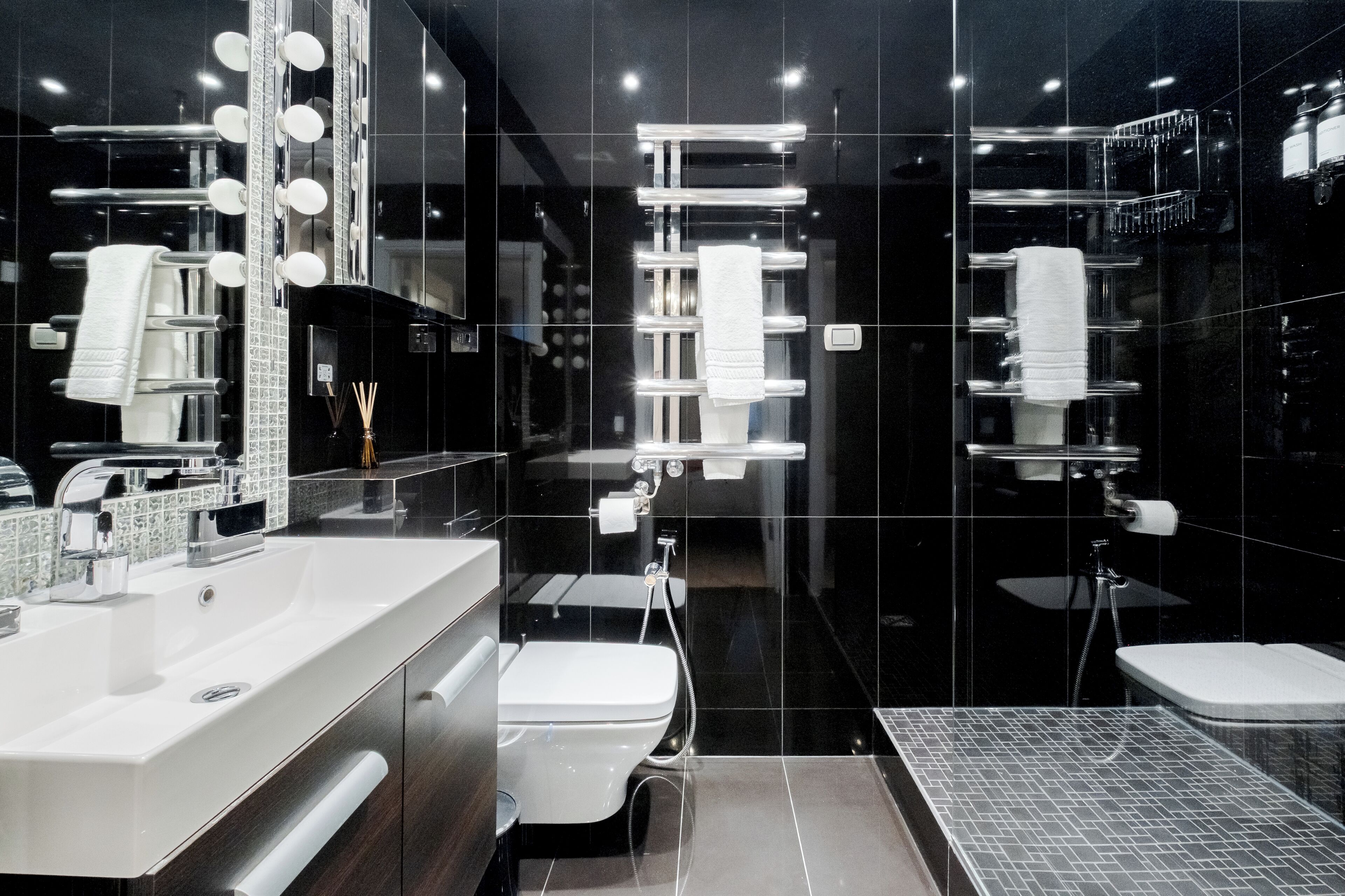 Luxury Apartment | Bathroom | Shower, rainfall showerhead, eco-friendly toiletries, hair dryer