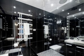 Luxury Apartment | Bathroom - LONDONERS│Emperor's Lounge  (London)