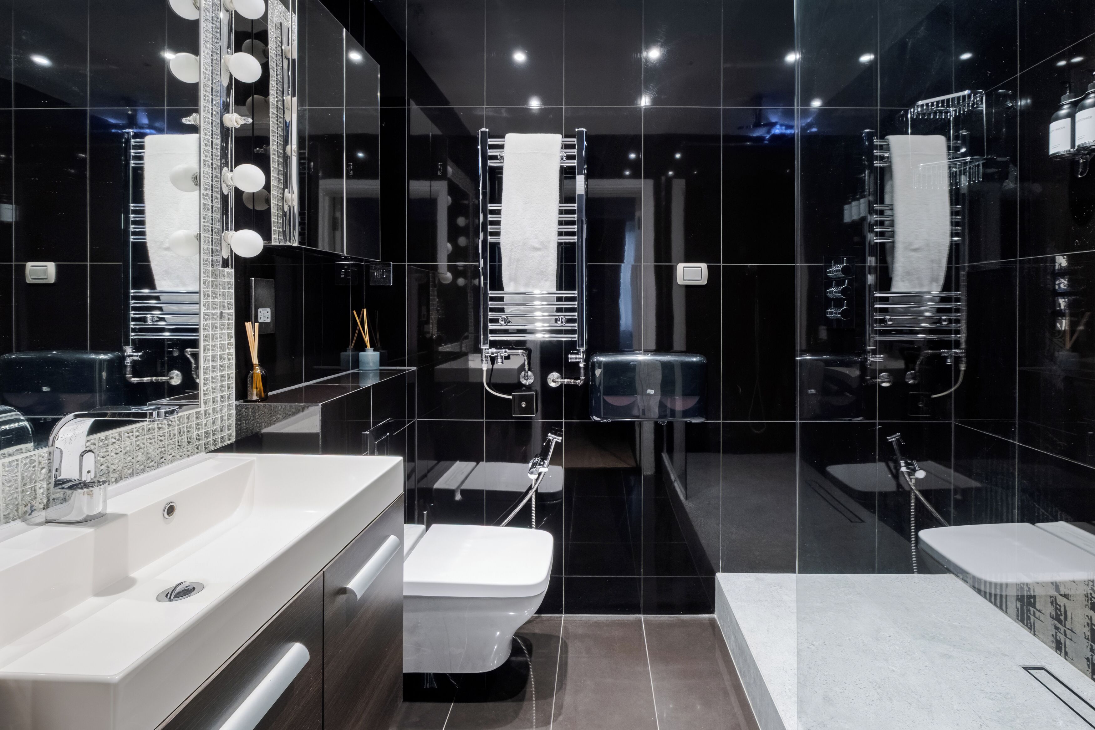 Luxury Apartment | Bathroom | Shower, rainfall showerhead, eco-friendly toiletries, hair dryer