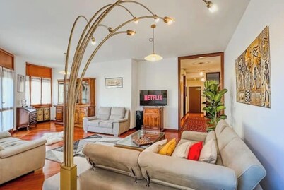 Egyptian luxury suite + garage & jacuzzi