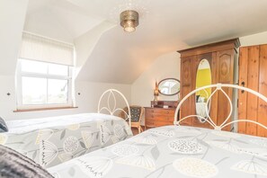 3 bedrooms, travel cot, WiFi, bed sheets