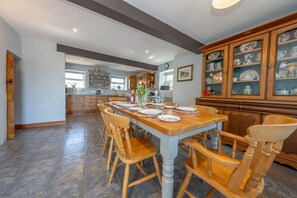 Dining - Hendre | Traditional Farmhouse Holiday Cottage (Rhoslan)