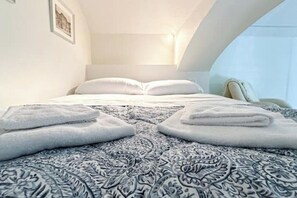 2 bedrooms, desk, iron/ironing board, travel crib