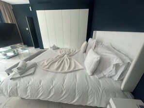 5 chambres, fer et planche à repasser, Wi-Fi, draps fournis