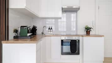 Superior Studio | Private kitchen | Mini-fridge, microwave, oven, stovetop