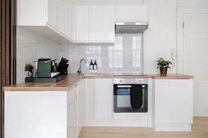 Studio Supérieur | Cuisine privée | Mini réfrigérateur, micro-ondes, four, plaque de cuisson