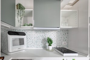 Comfort Studio, City View | Private kitchen | Coffee/tea maker, electric kettle - Inviting studio near the city centre (Milan)