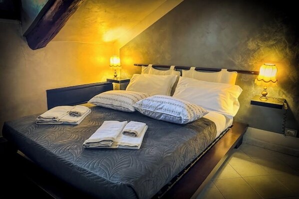 1 bedroom, desk, iron/ironing board, travel crib - Royal Palace Suite in Piazza Castello (Torino)