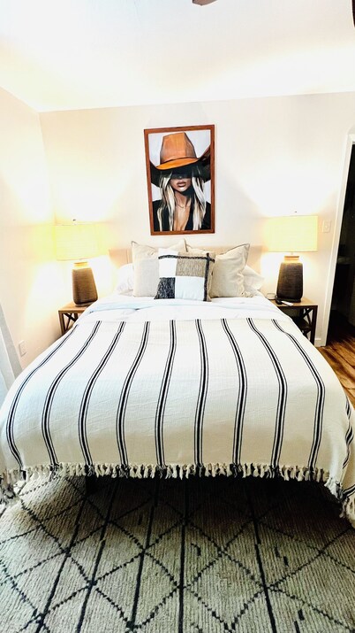 3BR, 1.5BA with covered parking minutes from downtown.