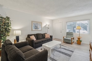 Appart'hôtel, 2 chambres | Coin séjour