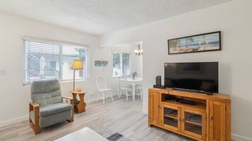 Condo, 2 Bedrooms | Living area