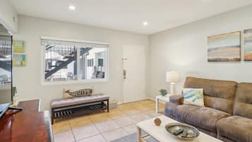 Condo, 2 Bedrooms | Living area