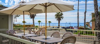 Beautiful 1 Bed Beach Condo #122 1 Bedroom Condo by RedAwning