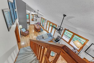 Casa, 3 habitaciones | Zona de estar | Una Smart TV, servicios de streaming