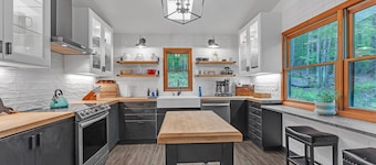 Modern Mountain Retreat Near Dolly Sods & Skiing 3 Bedroom Home