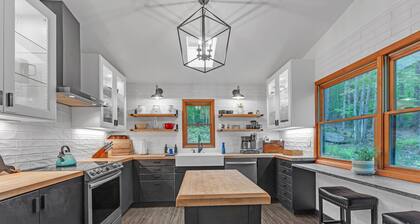 Modern Mountain Retreat Near Dolly Sods & Skiing 3 Bedroom Home