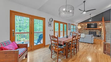 House, 3 Bedrooms | Living area