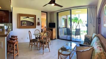 Condo, 2 Bedrooms | Living area