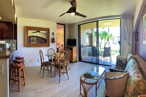 Condo, 2 quartos | Área de estar | Smart TV