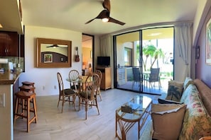 Apartamento, 2 habitaciones | Zona de estar | Una Smart TV