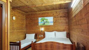 Triple Room | Free WiFi, bed sheets