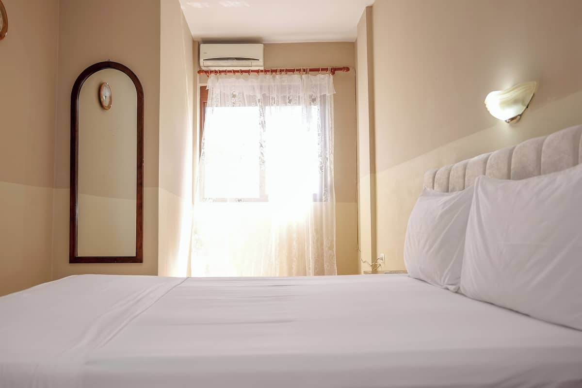 Free WiFi, bed sheets