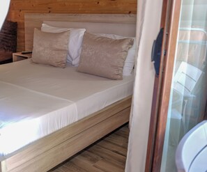 Triple Room, City View | Free WiFi, bed sheets