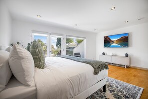 3 chambres, fer et planche à repasser, Wi-Fi, draps fournis