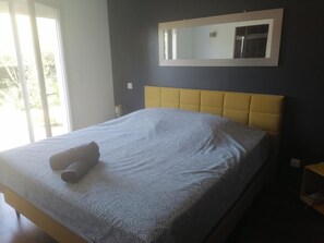 4 bedrooms, iron/ironing board, WiFi, bed sheets - Magnificent villa for rent close to beaches (Aubais)